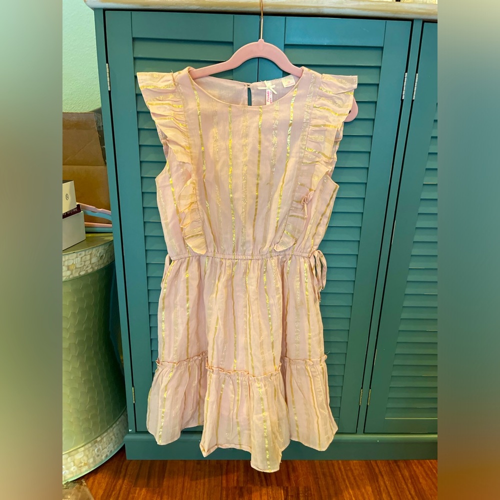Trende Girl - Pink Flutter sleeve dress with gold stripes